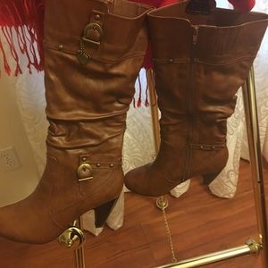 Woman’s Yoki Cameron Boots